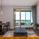 Modern Spacious W/ Sea Views *