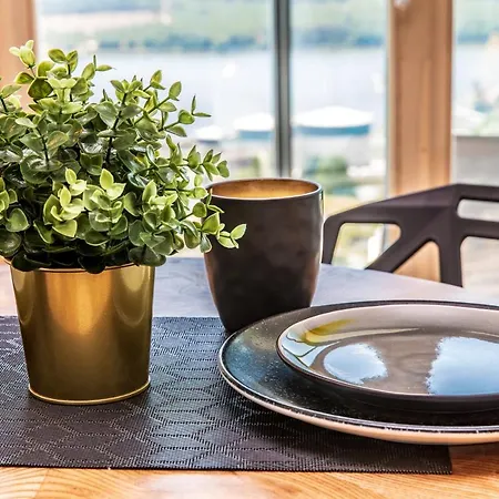 Modern Spacious W/ Sea Views 아파트 *