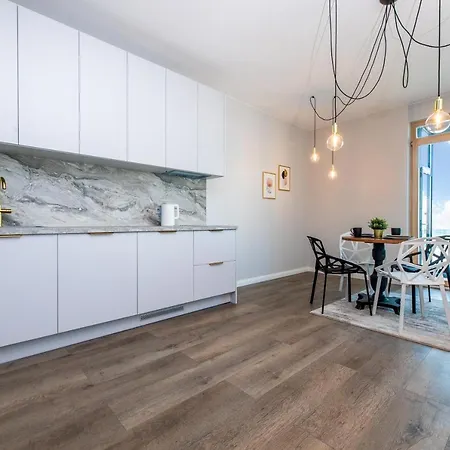 Modern Spacious W/ Sea Views 아파트