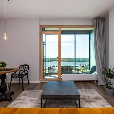 Modern Spacious W/ Sea Views *