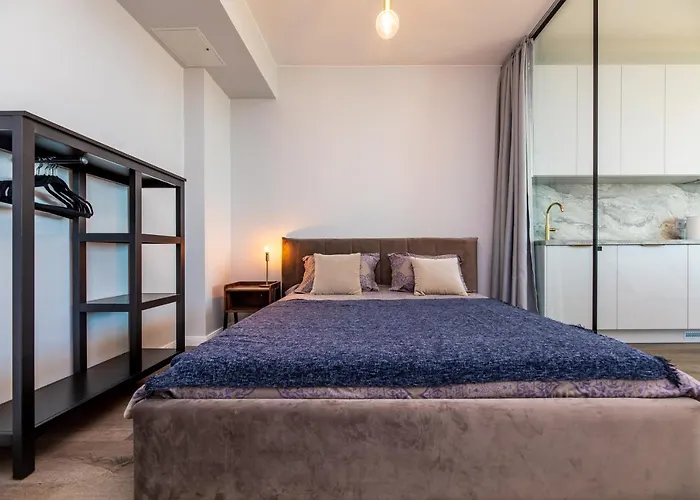 Modern Spacious W/ Sea Views