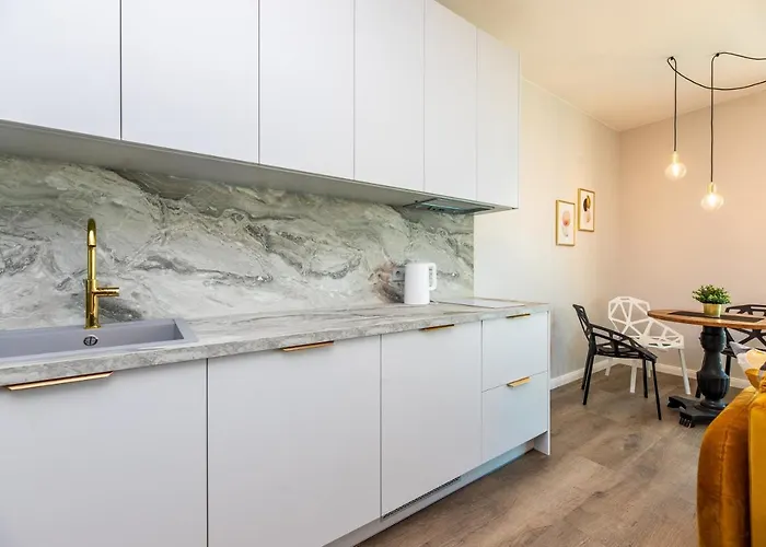 Modern Spacious W/ Sea Views Apartmán