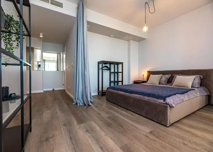 Modern Spacious W/ Sea Views Apartmán