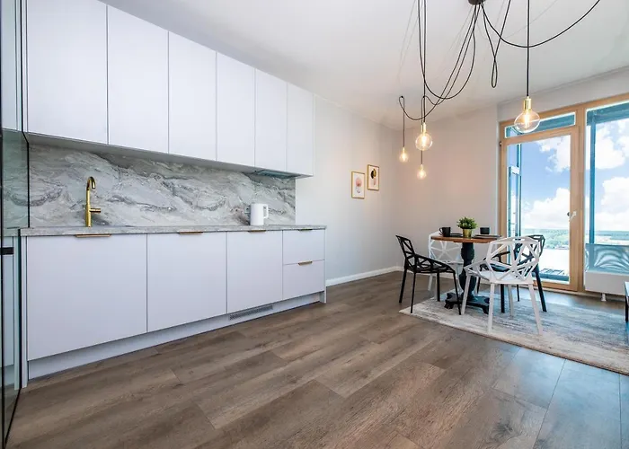 Modern Spacious W/ Sea Views Apartmán