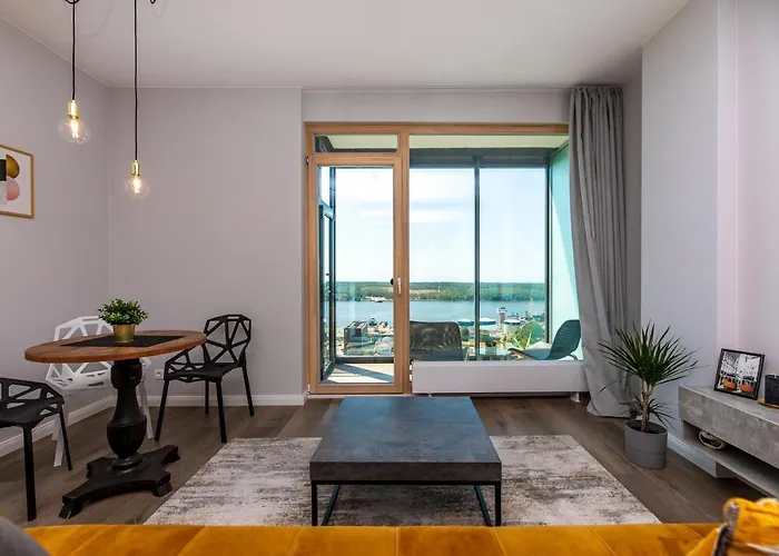 Modern Spacious W/ Sea Views *