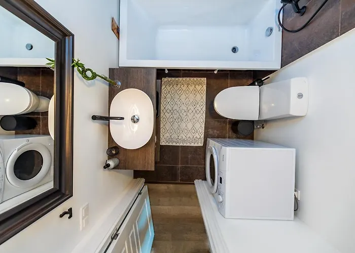 Modern Spacious W/ Sea Views Apartmán